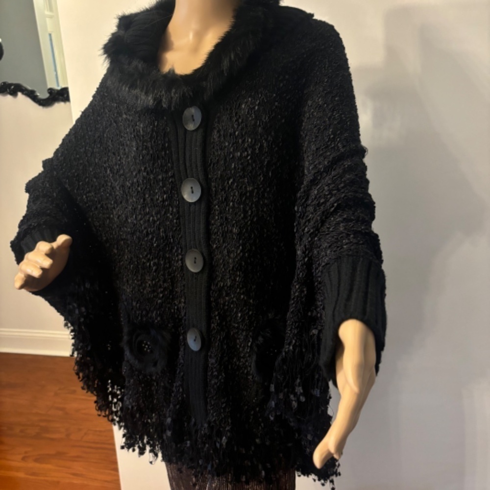 DOLMAN SLEEVES FAUX FUR TRIM  CARDIGAN ( PREOWNED)